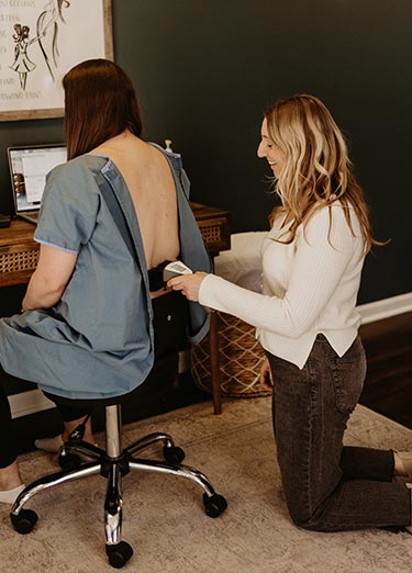 scan2-well-family-chiro A women getting a scan at her first chiropractic visit